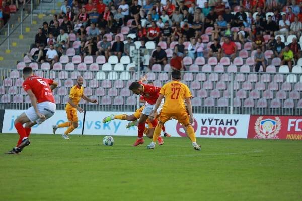 Zbrojovka padla. Bezpohlavní fotbal, láteřil po Dukle kouč. Potočný pískot chápe