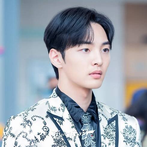 Kim Min Jae uvedl, jak na něj působí hrdina ze seriálu Dali and Cocky Prince. Kromě toho promluvil o chemii s Park Gyu Young