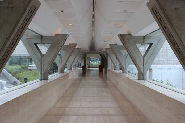 The museum building itself is an architectural marvel. (©Setagaya Art Museum)