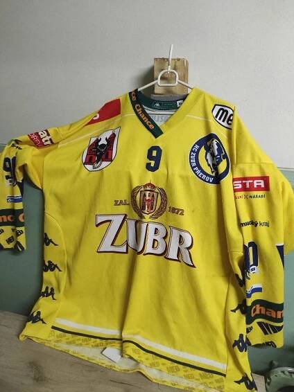 Dres HC Zubr Přerov s podpisy hráčů - Vybavení na hokej