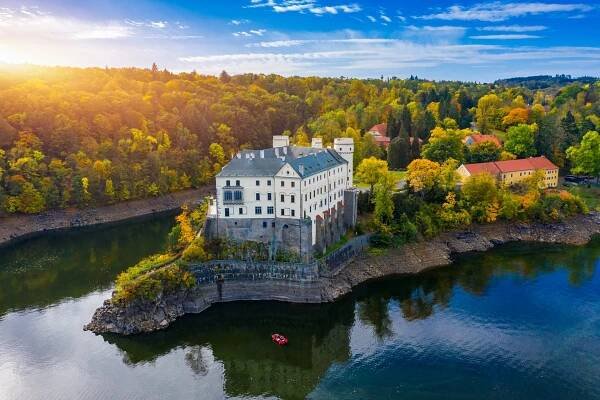 Zámek Orlík: Perla jižních Čech láká turisty z celého světa - Vltavský Kurýr