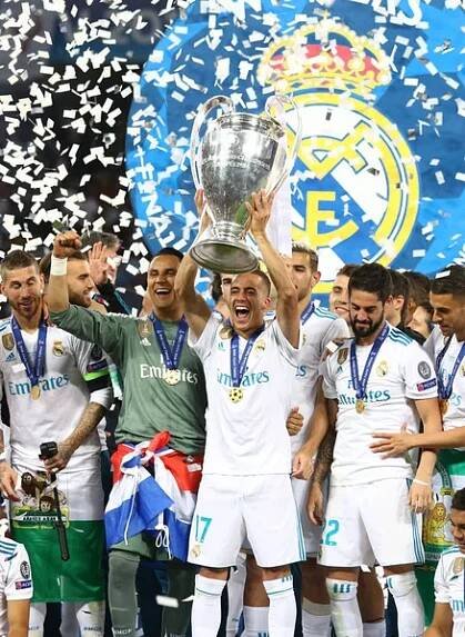 Kyjev, Ukrajina - 26. května 2018: Hráče Real Madrid slaví své vítězství 2018 Ligy mistrů Uefa po finální zápas proti Liverpoolu na Nsc Olimpijskyj stadionu v Kyjevě na Ukrajině — Stock obrázek