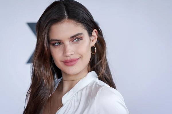 42 Facts about Sara Sampaio 