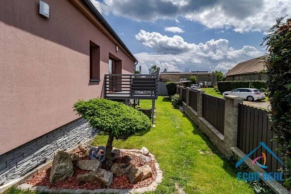 Prodej prostorného RD 5kk, s bazénem, garáží, zahradou, Chrášťany u Prahy - Reality Čechy