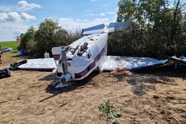 Nouzové přistání letadla v Bartošovicích! Pilot ho "posadil" na pole