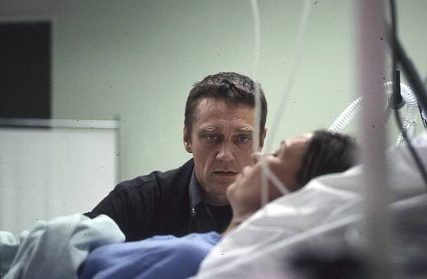 Kylmäverisesti sinun - Valkotakkinen kuolema (S03E10) (2005)
