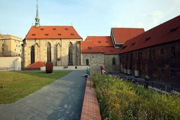 Tady vznikla Stínadla i Dopplerův jev. Pitoreskní procházka kolem Anežského kláštera