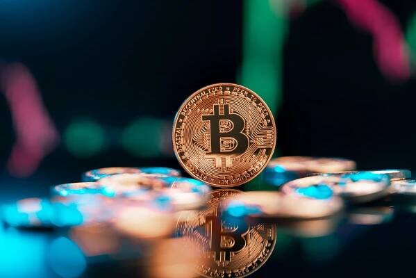 Bitcoin překročil cenu 34 000 dolarů