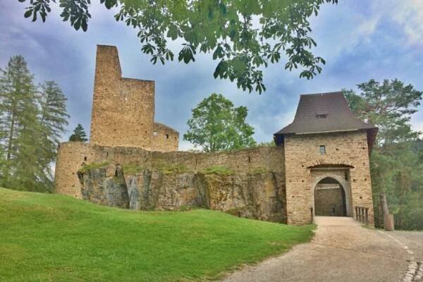 Hrad Velhartice: Skrýš pro korunovační klenoty – epochanacestach.cz