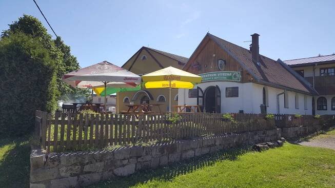 Ve Vítězné otevřeli opravenou obecní hospůdku. Ze zoufalství.