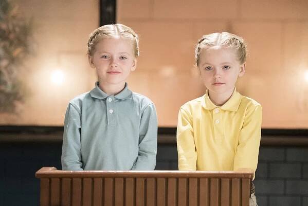 Single Parents - A Leash Is Not a Guinea Pig - Z filmu - Ella Allan, Mia Allan