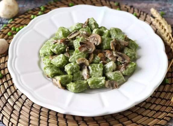 Recept na hrachové noky s houbovou omáčkou