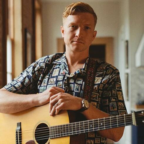 Tyler Childers wearing a 42mm Standard Issue Field Watch from Weiss Watch Company in 2020