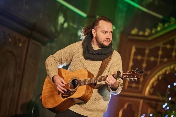 Zpěvák Richard Krajčo je majitelem tohoto kostela, chystá otevření a koncert
