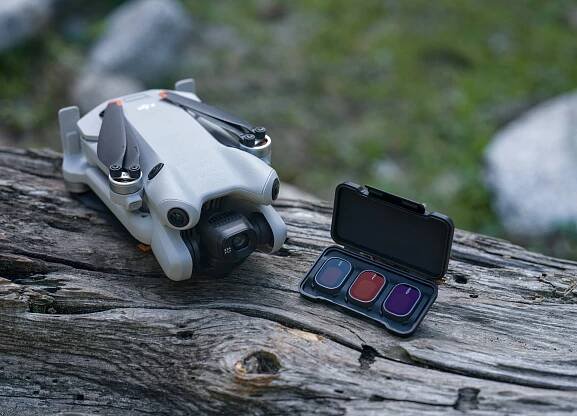 DJI Mini 4 Pro Fly More Combo (DJI RC 2) - Smarty.cz