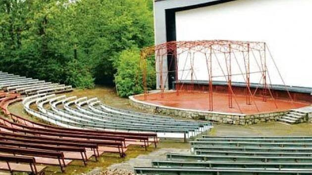 Letní kino v Porubě sice nepromítá, ale amfiteátr žije dál