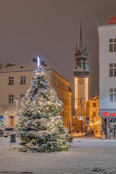 Do tichého večera zvolna padá sníh. Podívejte se na Znojmo v půli adventu