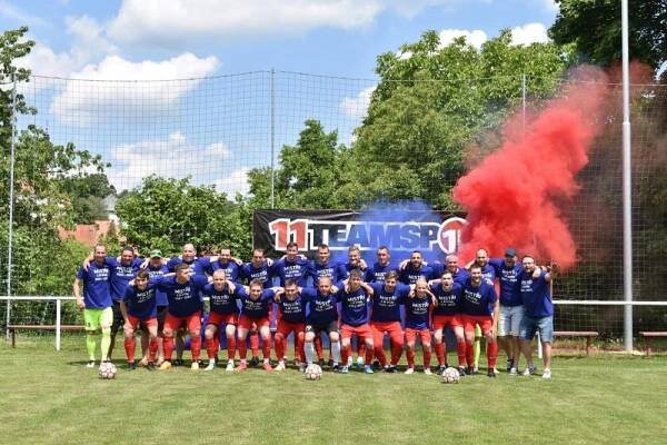 Jistebnice oslaví premiérový postup do A třídy koupáním v kašně | I. B třída - 7. liga | Články | Jihočeský fotbal
