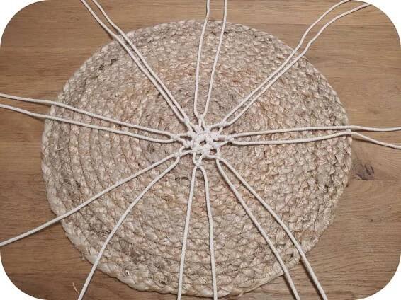 Macrame lapac snu s pericky 42