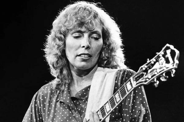 Joni Mitchell: 'I Don't Feel Guilty for My Success or My Lifestyle'