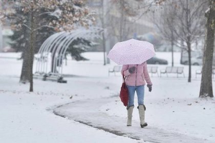 O víkendu napadne půl metru sněhu, meteorologové varují před závějemi