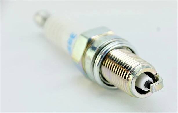 Set of 2 Genuine NGK 4339 Spark Plugs DCPR8E - Image 7
