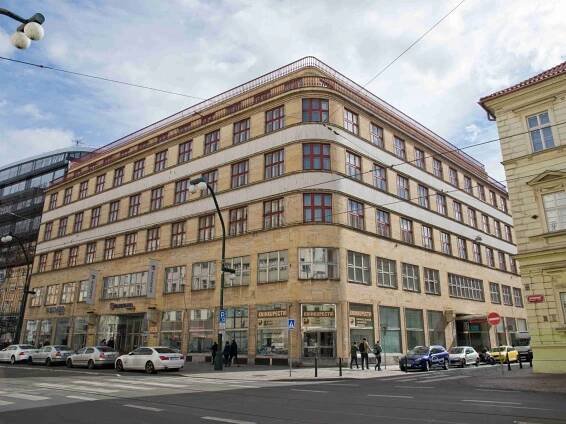 Unikátní příležitost: vydejte se do opuštěných paláců a sklepení v Praze
