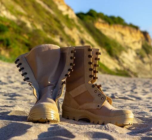 Desert combat boot