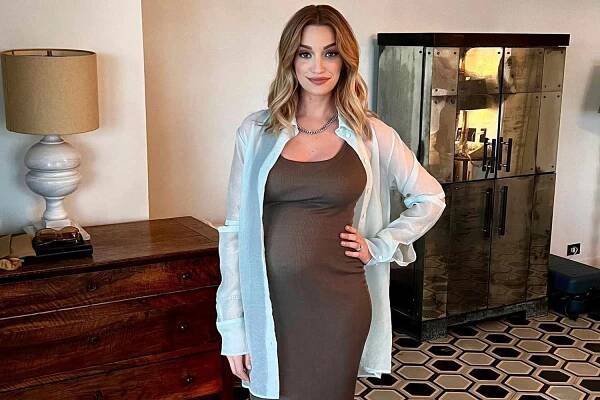 'Ginny & Georgia' Star Brianne Howey Is Pregnant with First Baby: 'My Forever New Plus 1'