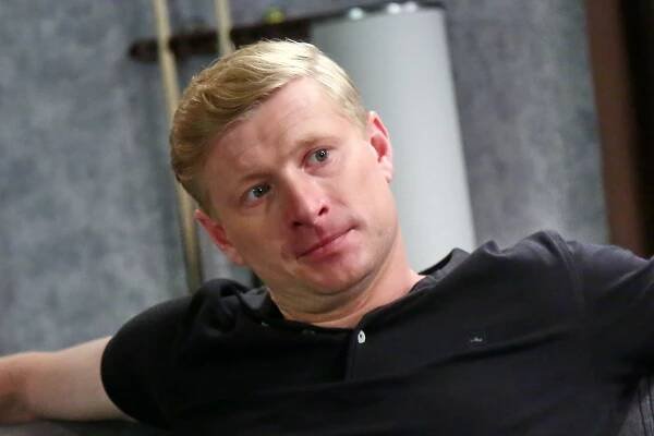 Herec Ladislav Hampl: Proč se proměnil v ženu, dal si paruku, make-up a šaty? - Tojesenzace.cz