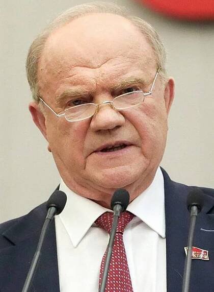 Gennadij Andrejevič Zjuganov (* 26. června 1944, Mymrino) je ruský politik, od roku 1993 předseda ÚV Kom. strany RF, předseda Sdružení kom. stran - Komunistické strany Sovětského svazu a poslanec Státní dumy (1993). Zjuganov se hlásí ke křesťanskému komunismu, Ježíš byl podle něj prvním komunistou, protože se zastával chudých. ▬ Opakovaně obhajuje trest smrti např. za úmyslnou vraždu. V 80. a 90. letech byl kritikem Gorbačovy politiky perestrojky, liberalizace a privatizace. V předvolební kampani v roce 2012 prosazoval návrat k socialismu s tím, že to zastaví propad ruské ekonomiky. ▬ K 70. narozeninám (2014) obdržel G.A. Zjuganov od prezidenta Putina Řád Alexandra Něvského. Patriarcha Ruské pravoslavné církve Kirill mu při této příležitosti udělil Řád slávy a cti a v oslavném poselství uvedl, že Zjuganov si ocenění zaslouží jako „jeden z nejznámějších ruských politiků, který projevuje zájem o prospěch národa a ochranu tradičních morálních hodnot".