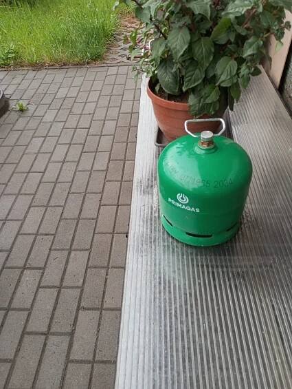 Prodán propan-butanovou láhev 3kg.Naplněná. Cena 350kč. - InzerceTrinec.cz