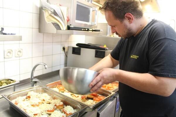 Provozovatel restaurace: Vydrželi jsme rok, tak už to musíme nějak dobojovat