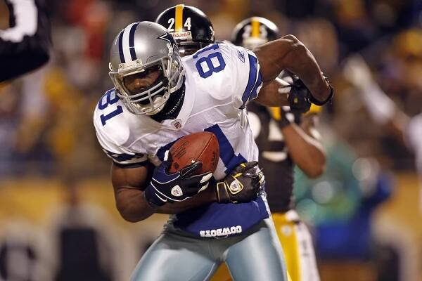 Cowboys wide receiver Terrell Owens (81) catches a pass against the Pittsburgh Steelers on Dec. 7, 2008 at Heinz Field in Pittsburgh, Pennsylvania.