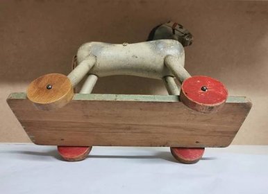 Starý dřevěný koník, kůň na kolečkách, stará hračka  - Starožitnosti a umění
