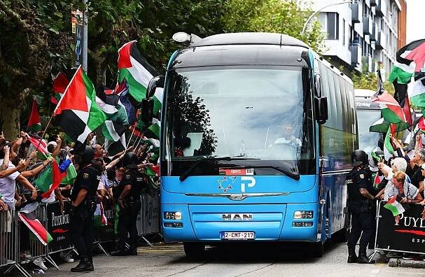 The police guard the bus of Team Israel - Premier Tech while the pro-Palestinians demonstrate prior to the La Vuelta - 80th Tour of Spain 2025