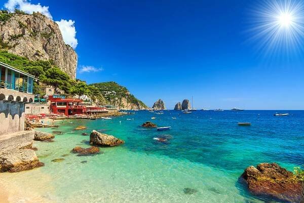 Schöner strand auf der insel capri, italien, europa — Stockbild