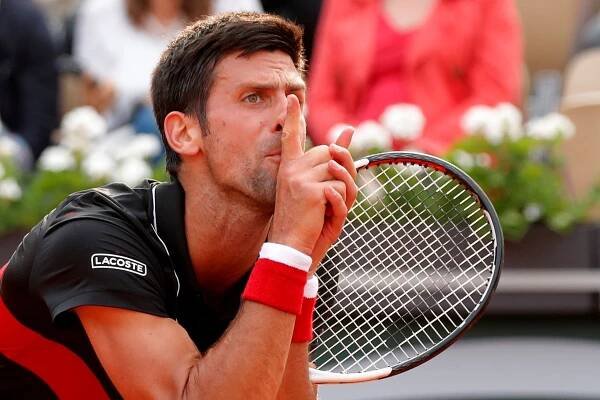 Chudoba, vydírání manažerů, Albánci i arogantní Federer. Matka Djokoviče promluvila