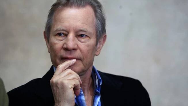 Michael York doplní hudbu Janáčka Straussem a básněmi - Novinky