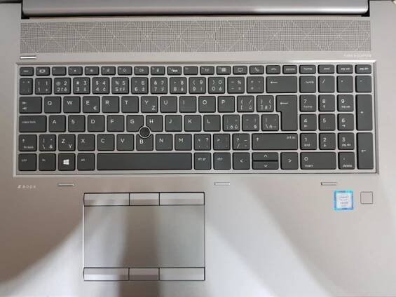 Typické HP rozložení QWERTY klávesnice