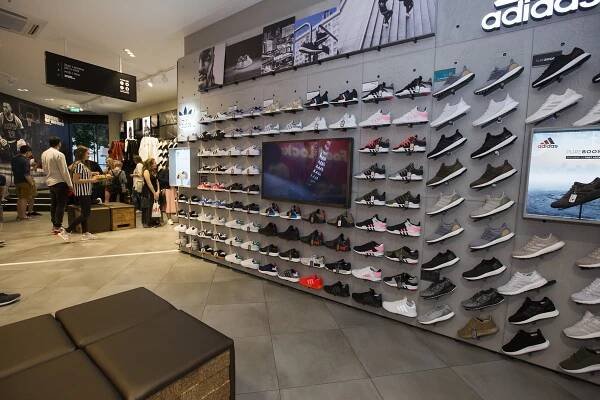 Foot Locker otevřel na Václavském náměstí třípatrovou prodejnu