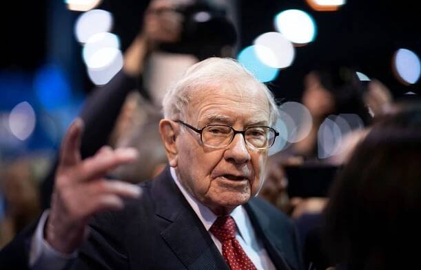Warren Buffett prodává akcie Bank of America. Co to znamená pro trh?