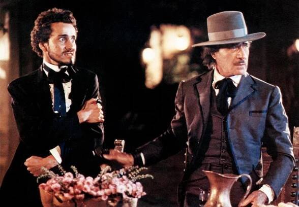 Danny De La Paz, Gilbert Roland - Psanec Barbarosa - Z filmu