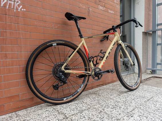 Kellys Soot 70 (M) – SRAM AXS, DT Swiss, karbon doplňky – TOP stav za 39 900 Kč