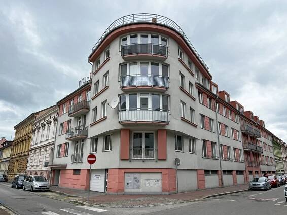 Byt 3+kk s balkonem a možností garáže v domě - Riegrova, České Budějovice, cena 6590000 CZK / objekt, nabízí 