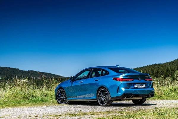 Test BMW M235i xDrive Gran Coupé 2020: Vzhledově možná rozporuplné, jízdně skvělé - roadblog.cz