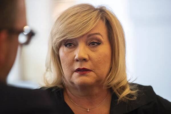 Odmítáme přijetí eura, řekla Schillerová. ANO má 26 440 podpisů pod peticí