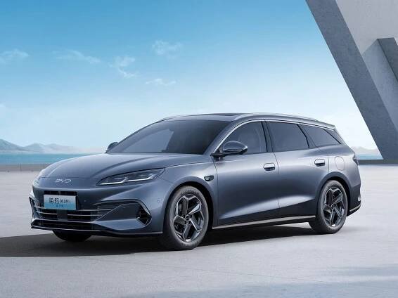 Kombíky nejsou mrtvé. Jeden hybridní k nám přiveze i BYD