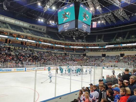 Když Hertl mluví strašně rychle. Nemůže se už dočkat, smějí se spoluhráči