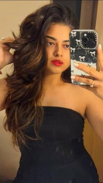In Pic: Radiant Pictures of Siddhi Idnani